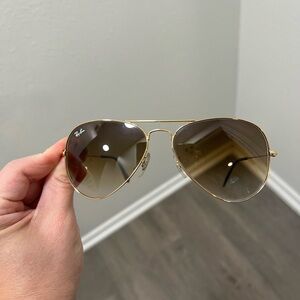 Ray-ban Aviators (look closely at pictures)